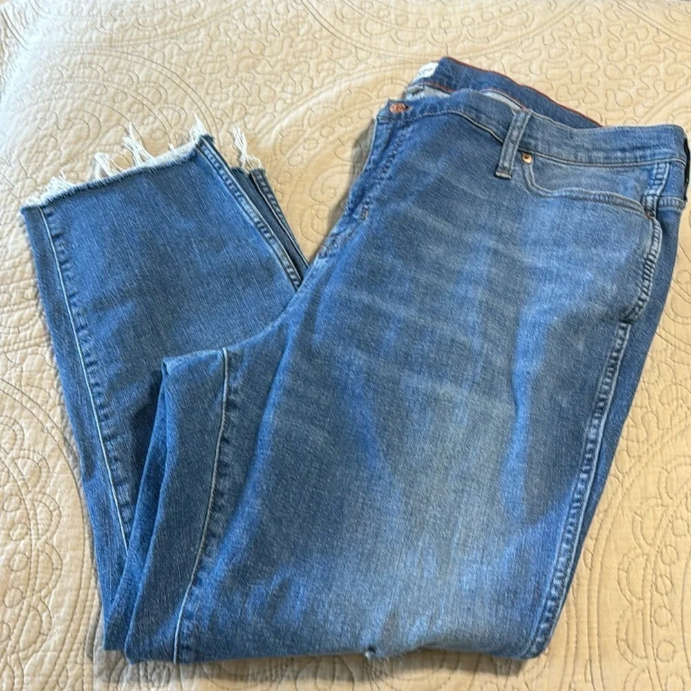 J Crew Denim Woman’s 9” Raw Hem Cropped Straight Jean